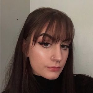 Meet your Posher, Charis